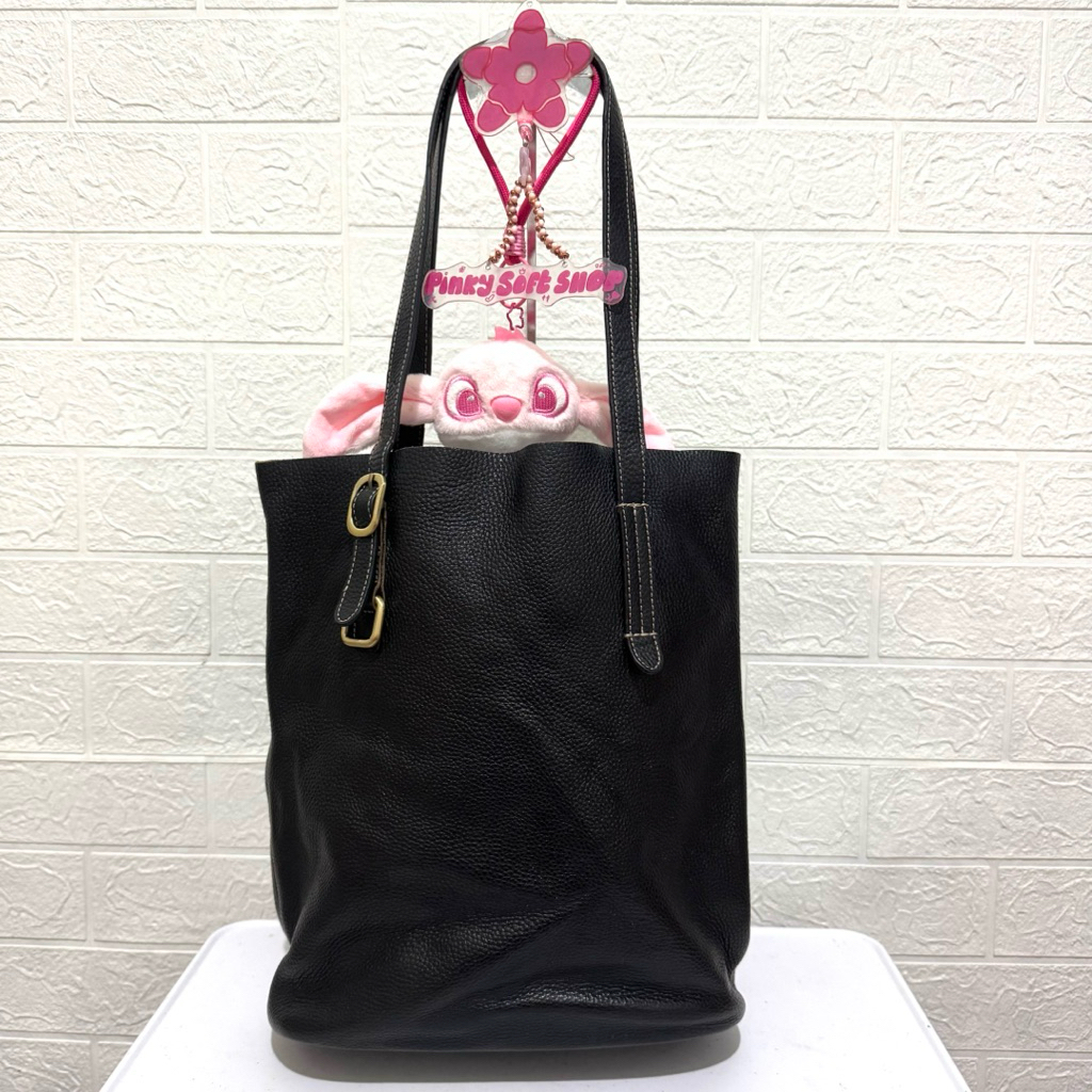 tas tote bag kulit asli. tas tote bag muat laptop. tas tote bag kulit tunggal. prelop. hitam