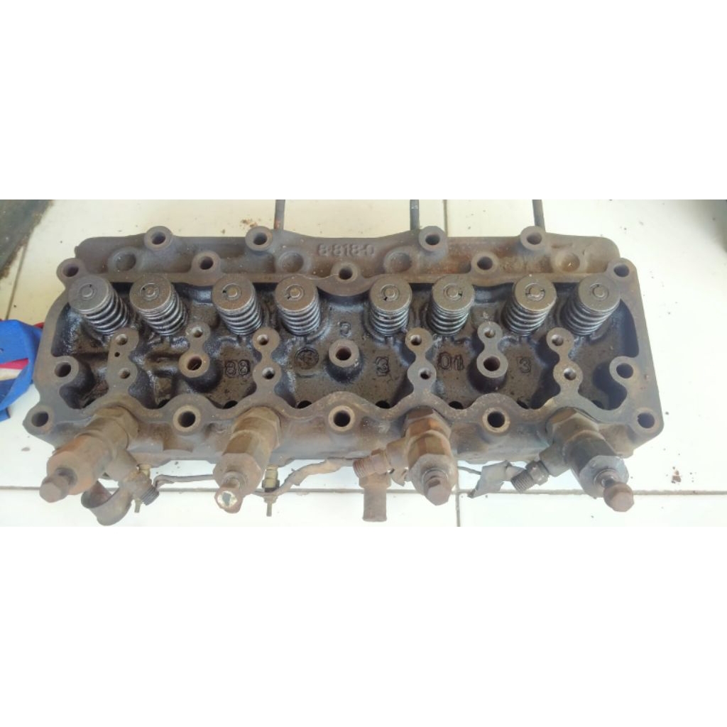 cylinder head Isuzu panther 2.3
