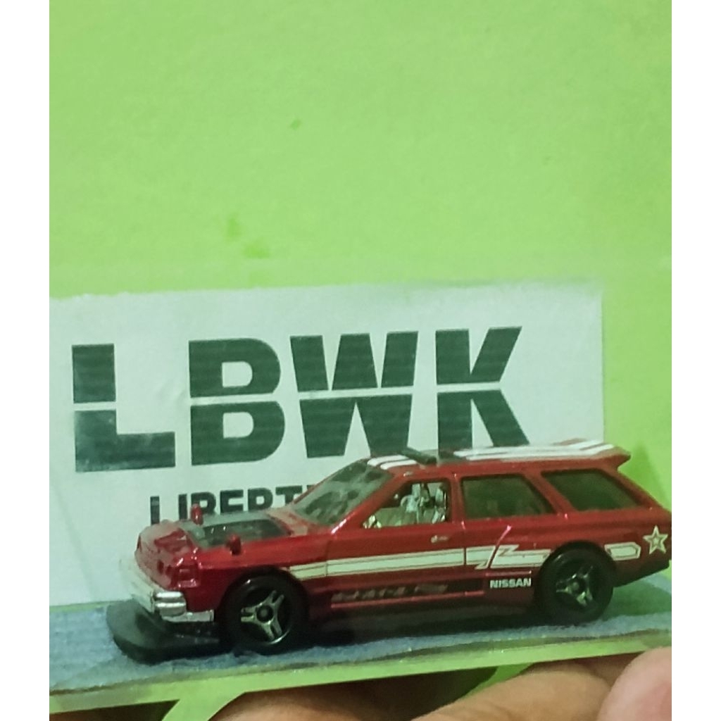 hotwheels Nissan Maxima loose