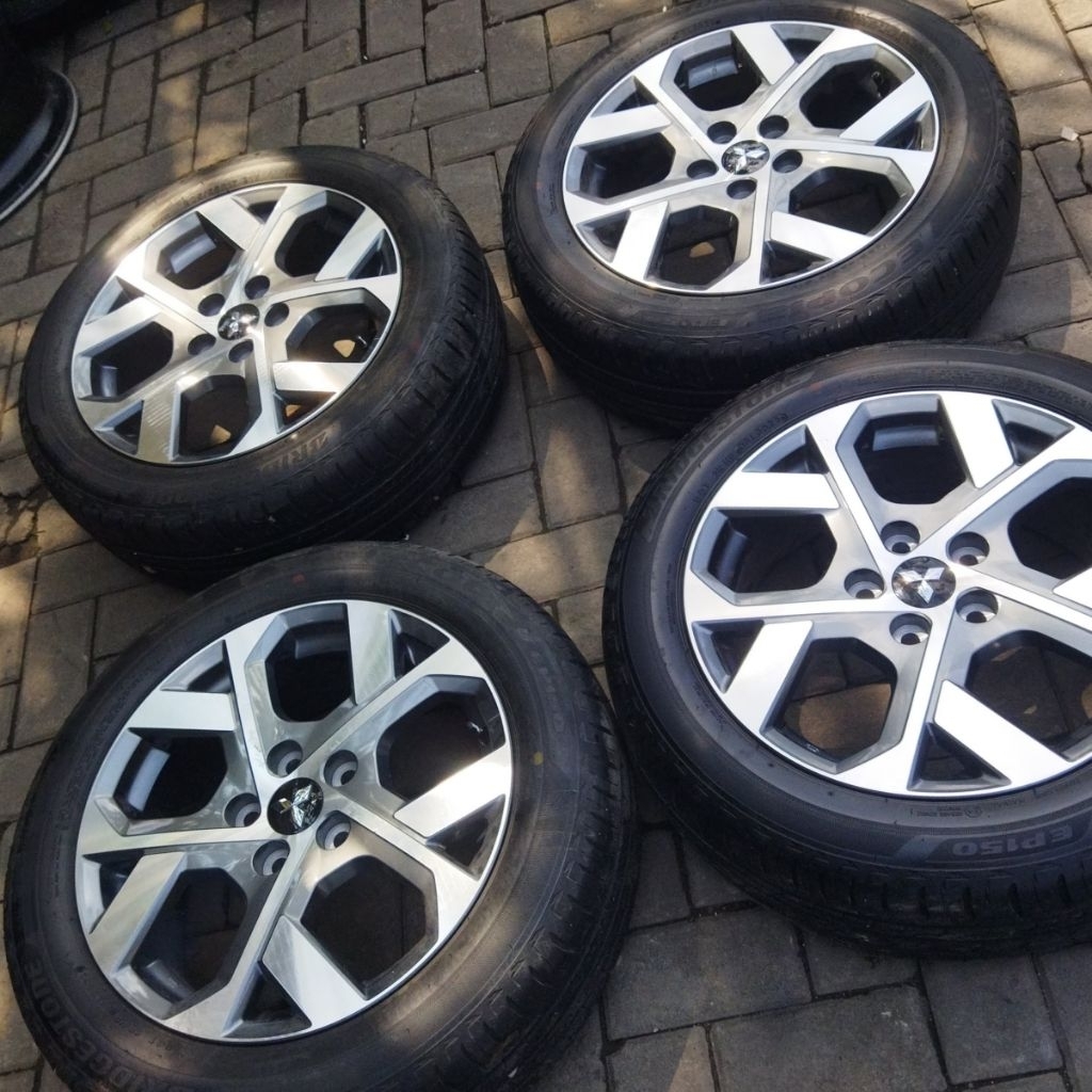 velg xpander cross 2023 R17 pcd 5x114 + ban Bridgestone