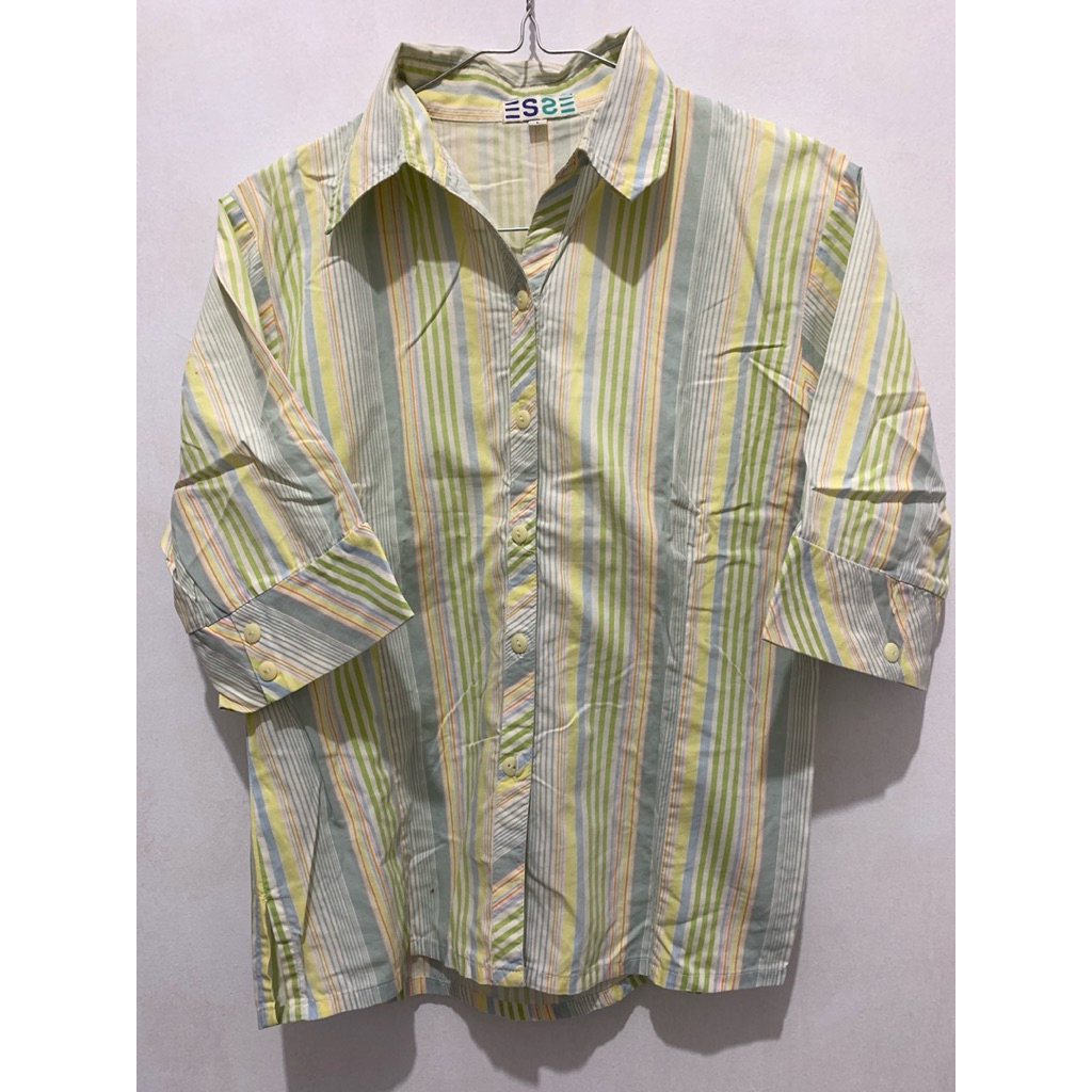 Preloved/ Kemeja Motif Wanita/ Kemeja Strip/ Kemeja Garis-Garis
