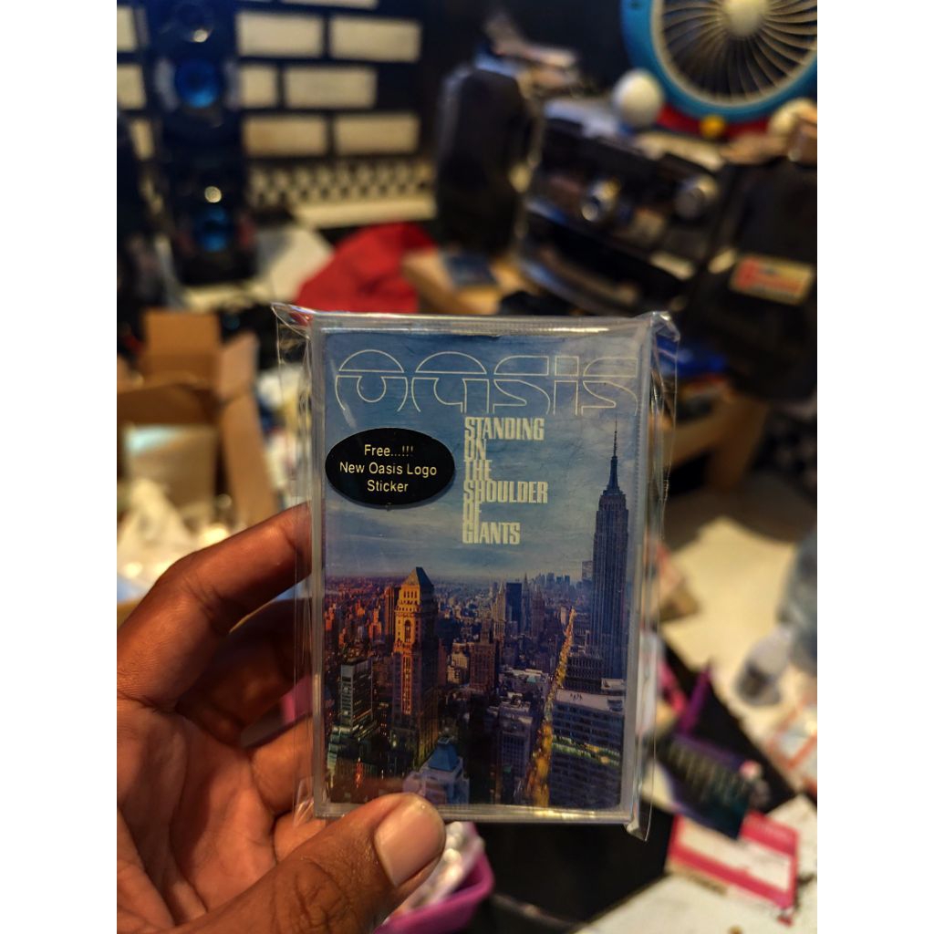 Kaset Oasis standing on the shoulder of Giants likenew