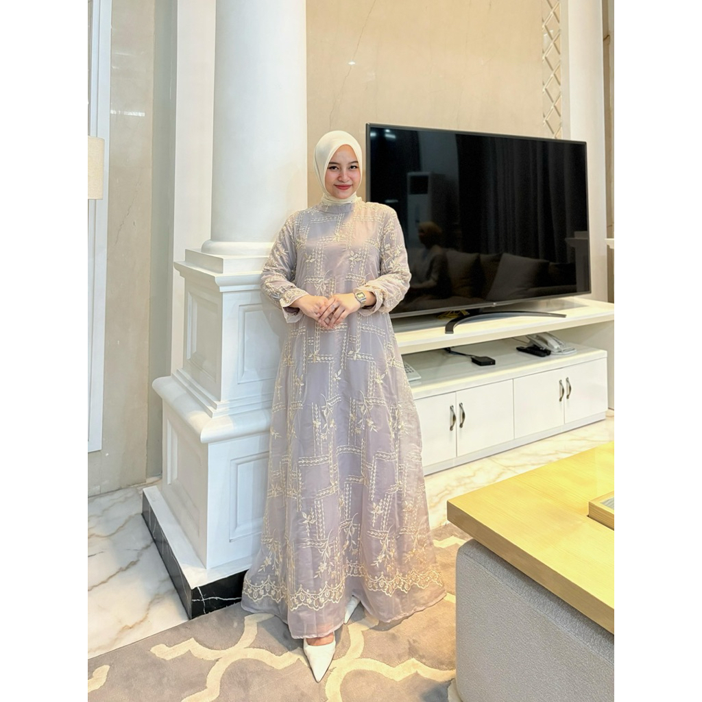 Gamis bahan organza milky bordir Mix furing armanisilk ori By Edness Kayla