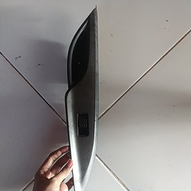 T0000524 COVER PANEL PINTU POWER WINDOW AVANZA