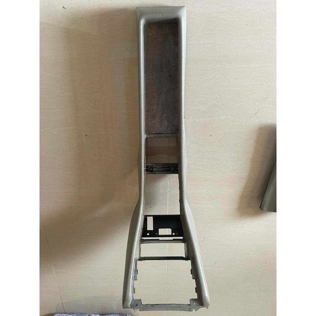 Konsol Tengah Mercedes W124