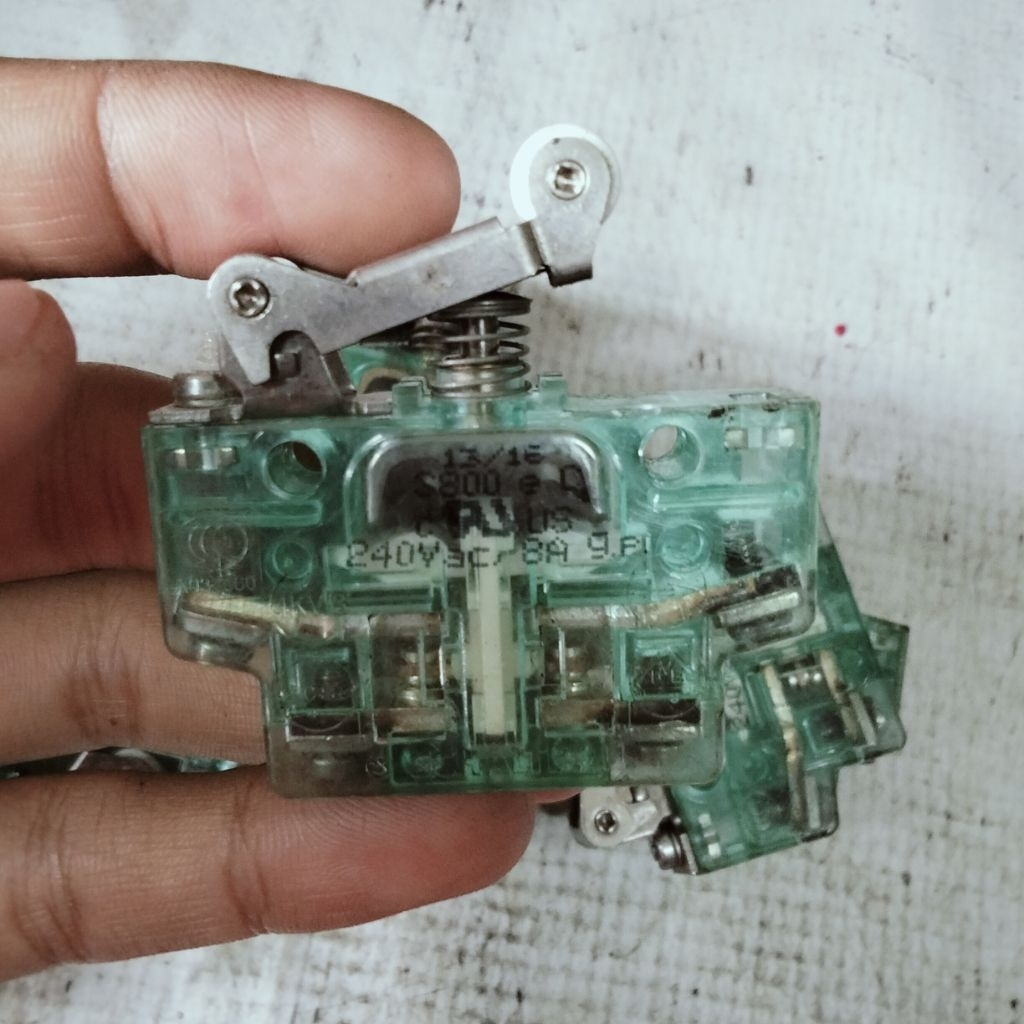 Limit Switch 240V AC 8A