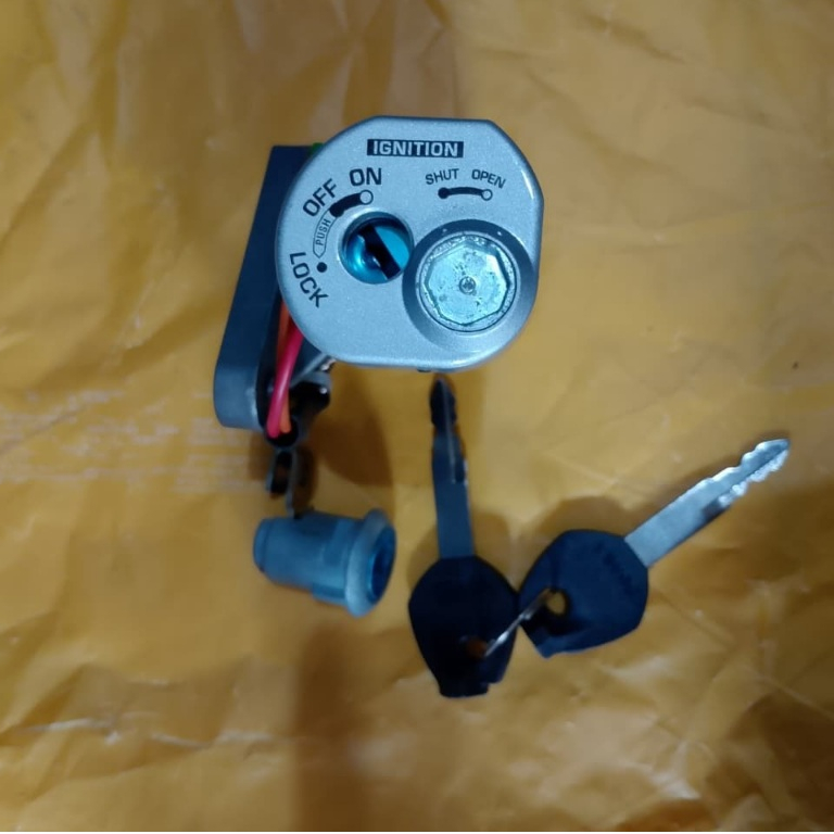 KUNCI SEPEDA MOTOR SET DENGAN KUNCI JOK BELAKANG SUZUKI SMASH