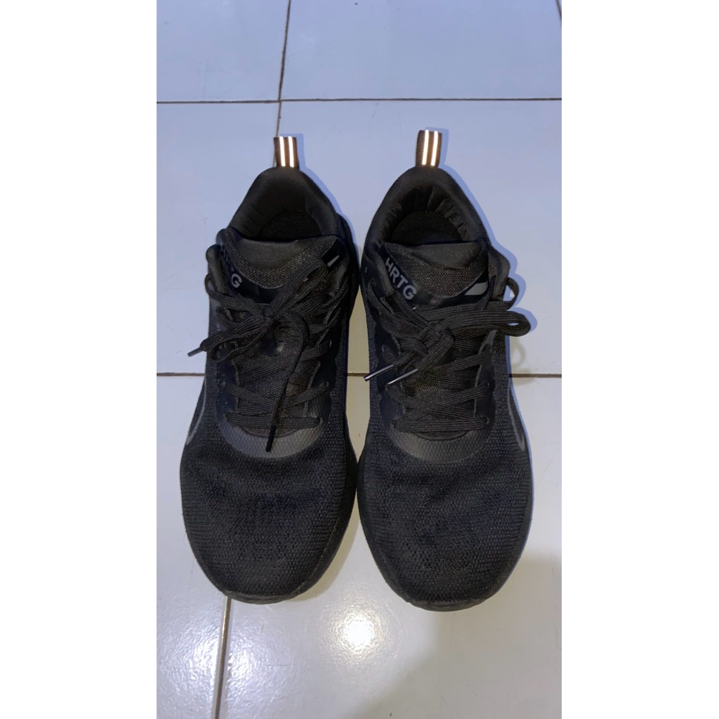 HEIDEN HERITAGE [HRTG] - STRYDE RIVAL - FULL BLACK - Sepatu Sport Running Sekolah Casual Style Lari 