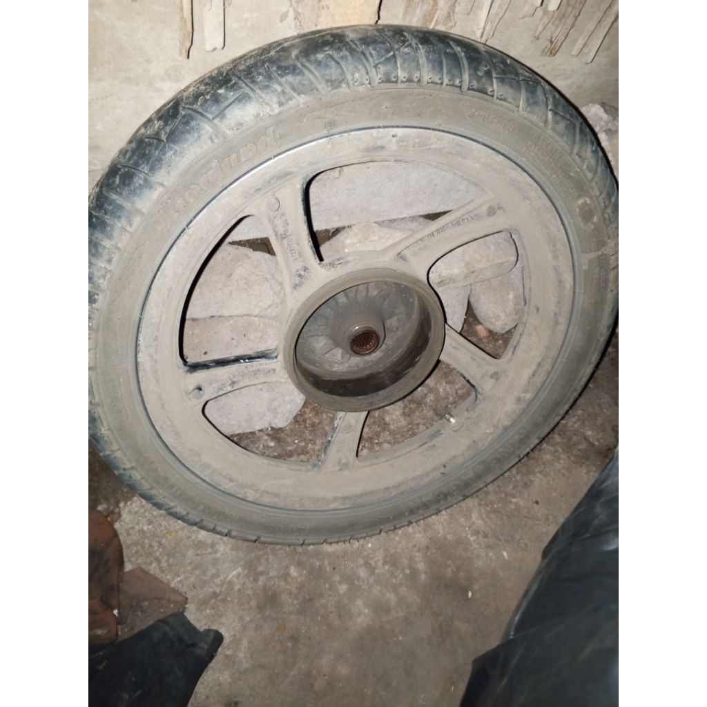 Velg Ban Belakang Ori Second Yamaha Fino 125,,, Bonus Ban 80/90 tubbless tapi pakai ban dalam