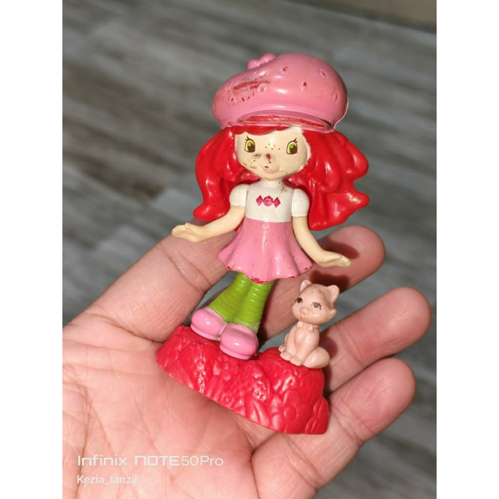 ACTION FIGURE FIGUR STRAWBERRY SHORTCAKE STOBERY SHORT CAKE STRAWBERRI STRAWBERI STRAWBERY MERAH RED