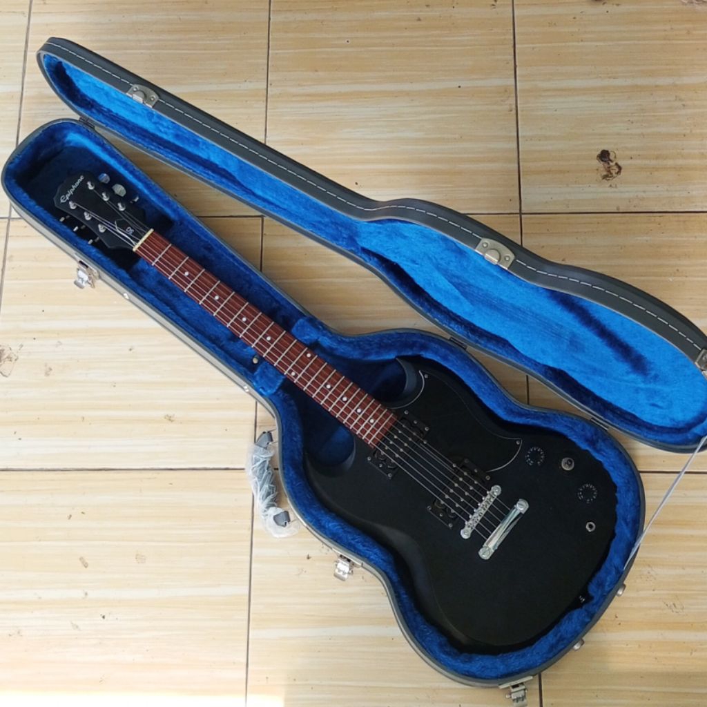 SECOND EPIPHONE SG E1 SATIN FREE HARDCASE
