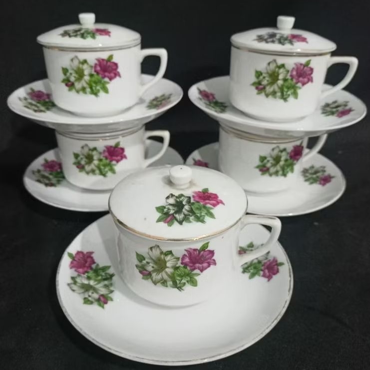 Cangkir kopi lawas Bunga Kangkung