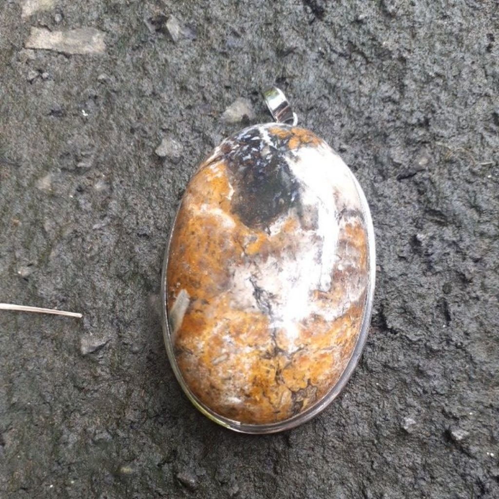 Batu Liontin Pancawarna