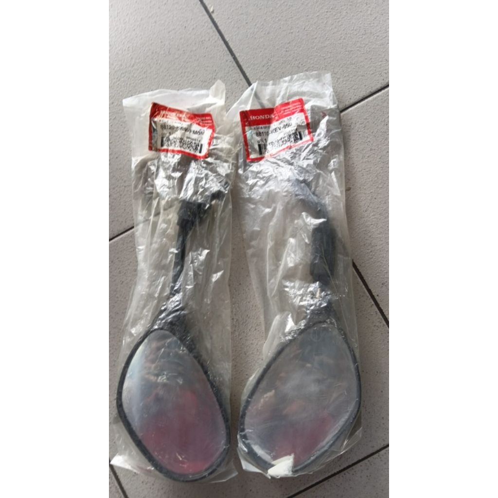 Spion kanan dan kiri plus sambungan spion kanan  untuk motor Supra x 100cc & Suprafit old Disc numbe