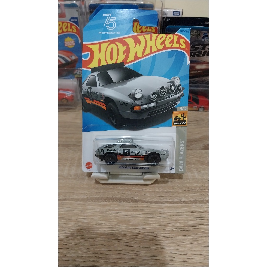 Hot Wheels Basic Porsche 928S Safari Silver 75th Anniversary