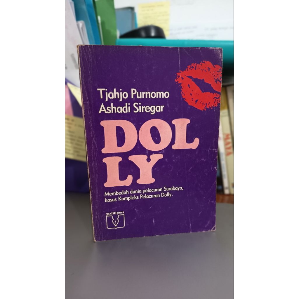 Dolly; Membedah Dunia Pelacuran Surabaya