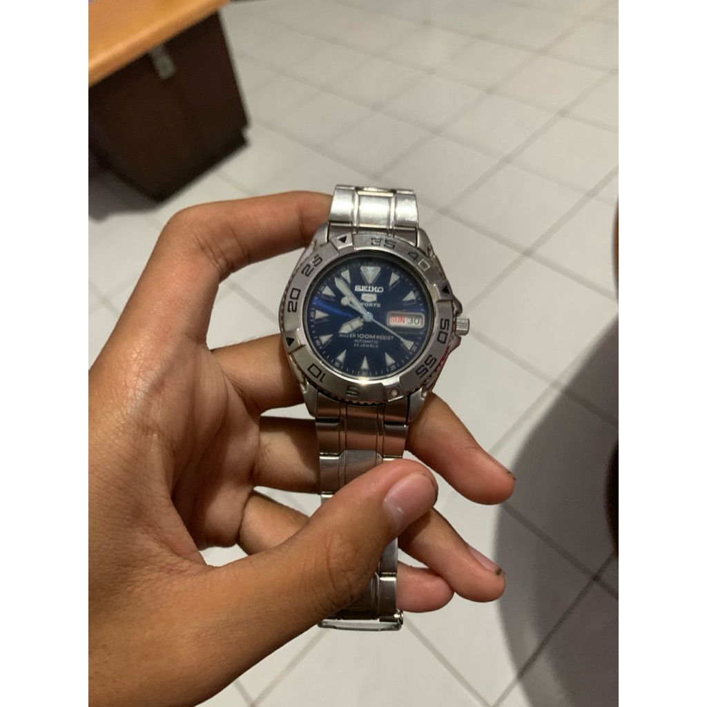 seiko 5 sport