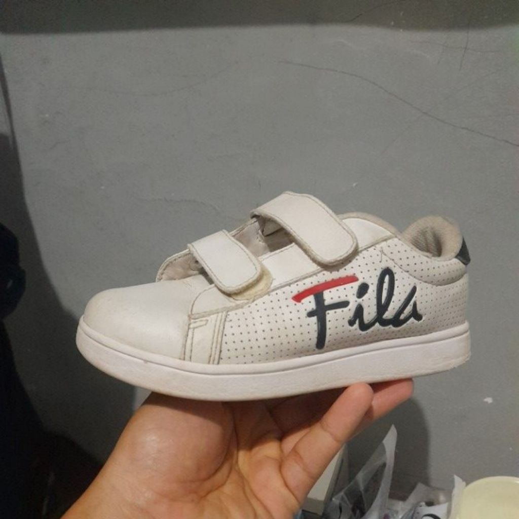 Sepatu anak fila