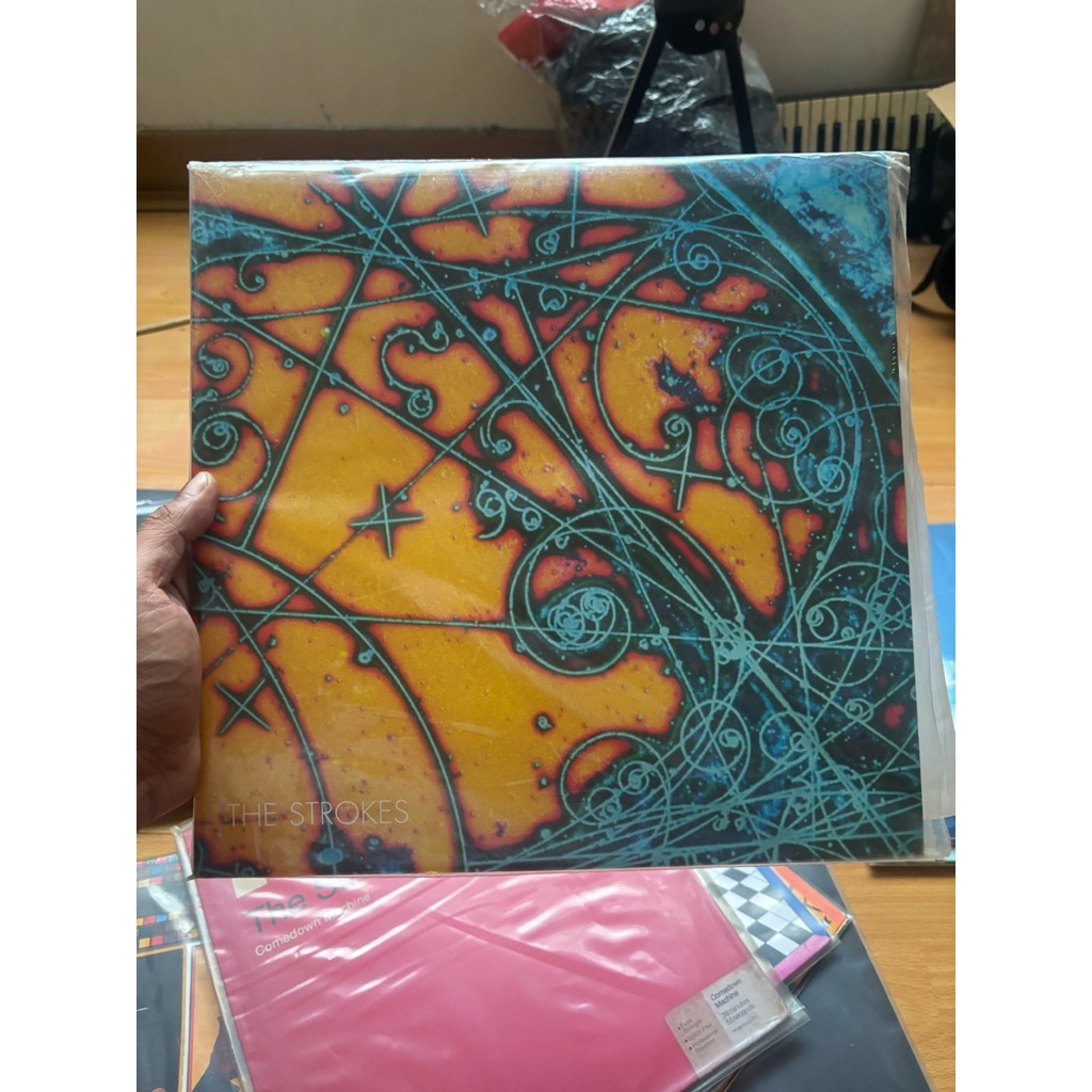 The Strokes – Is This It | Vinyl LP | Kondisi Baik | Siap Putar