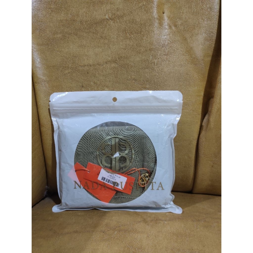 Nada puspita - Scarf