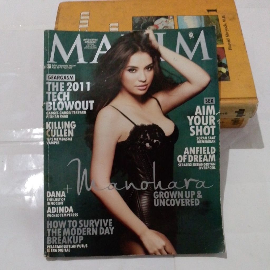 MAJALAH MAXIM MANOHARA