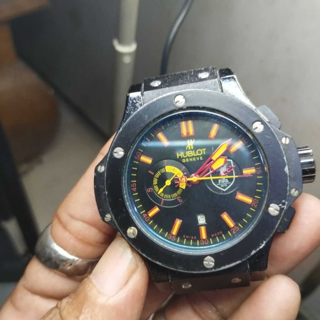 kepala jam tangan hublot bigbang  limited edition fifa 2010