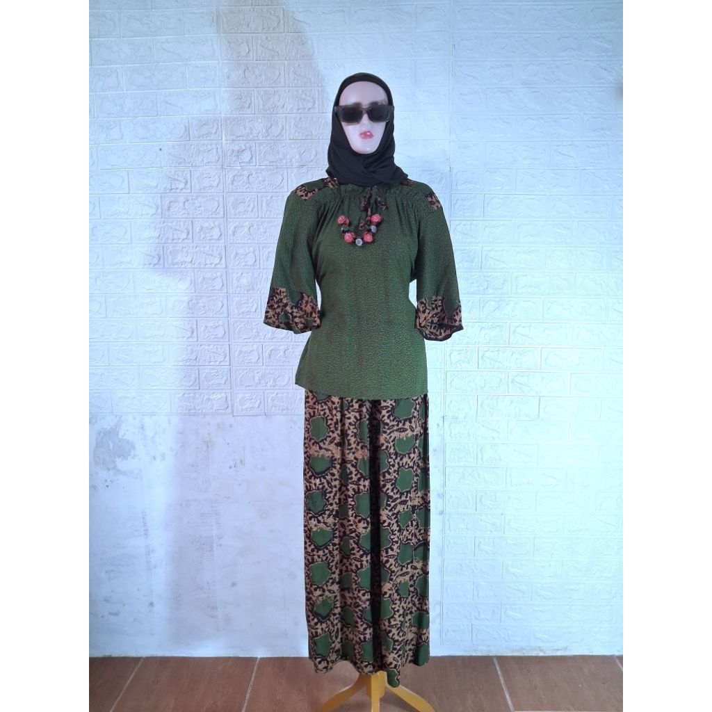 Setelan Baju Hijau Army & Celana Palazo Batik | Setelan Tunik Wanita Lengan ¾ - Rancak Collection