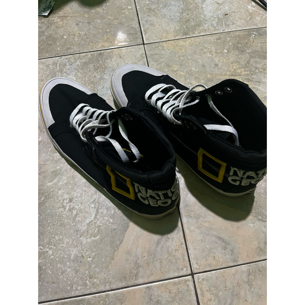 sepatu natgeo