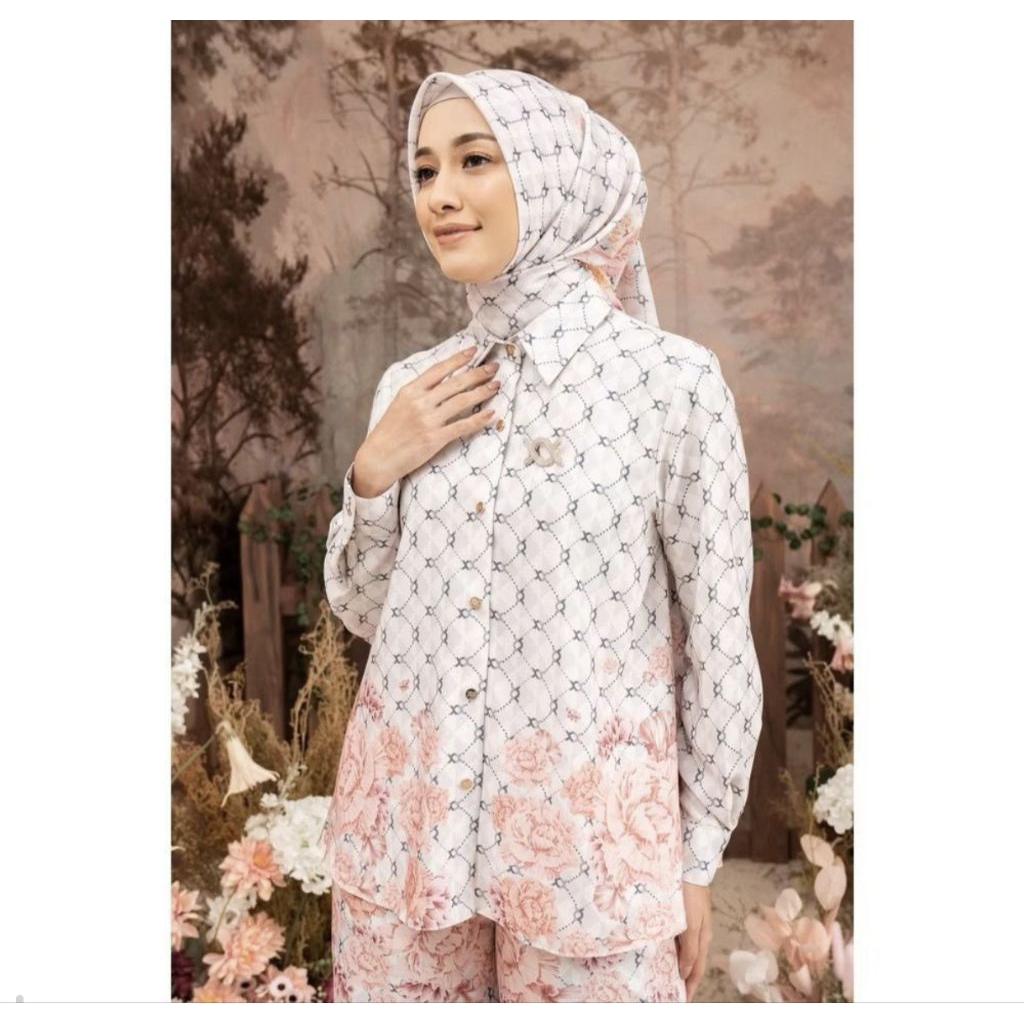 Wearing Klamby - Rosette Shirt XXL (New)