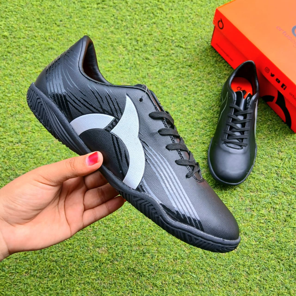 ORTUSEIGHT HORIZON IN SEPATU FUTSAL