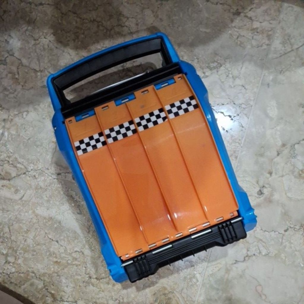 PRELOVED HOT WHEELS CARRY TRACK tanpa mobilnya ya. Tempat untuk menyimpan hotwheels cars dan sekalia