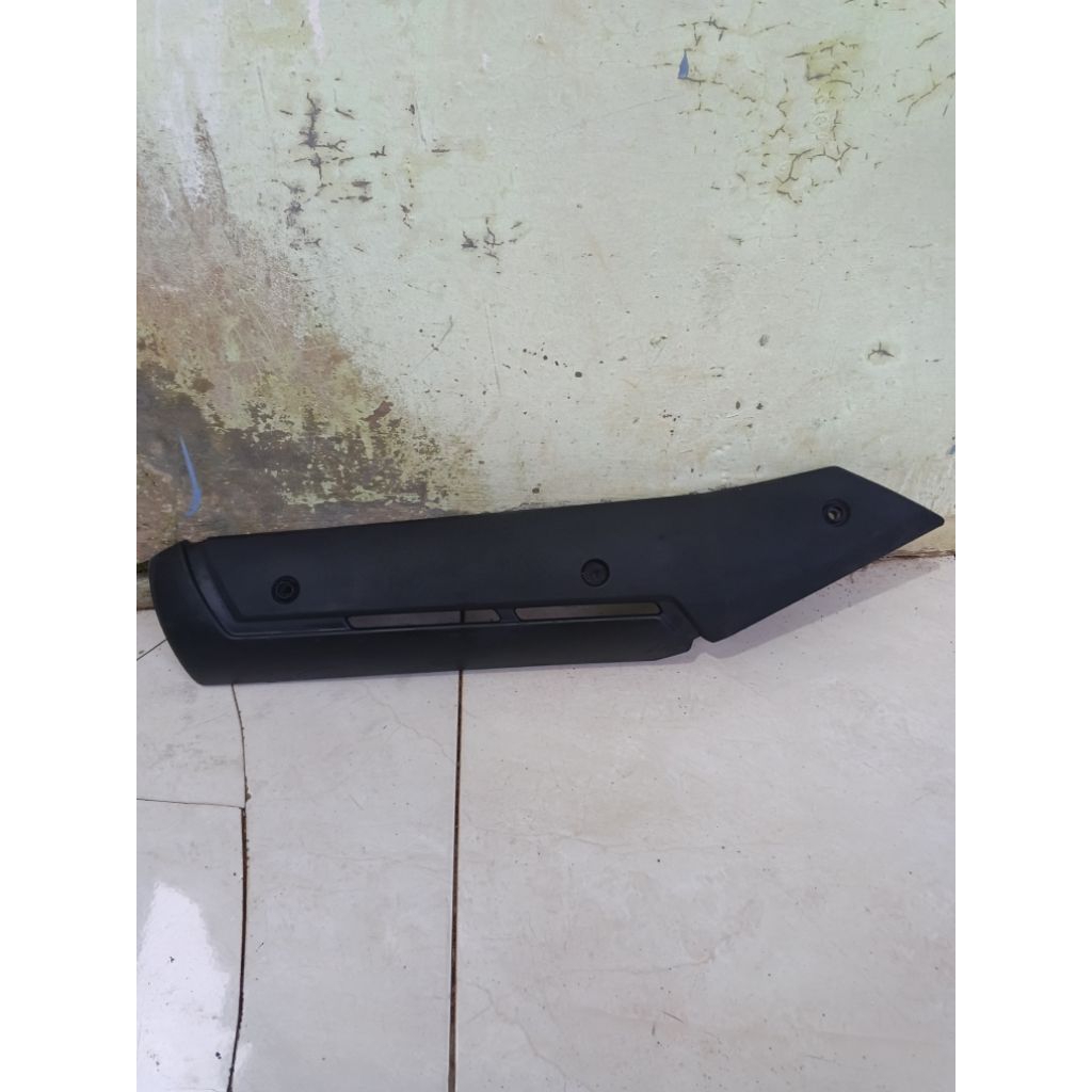 cover tameng tutup pelindung kenalpot Yamaha Vixion new NVL NVA original copotan