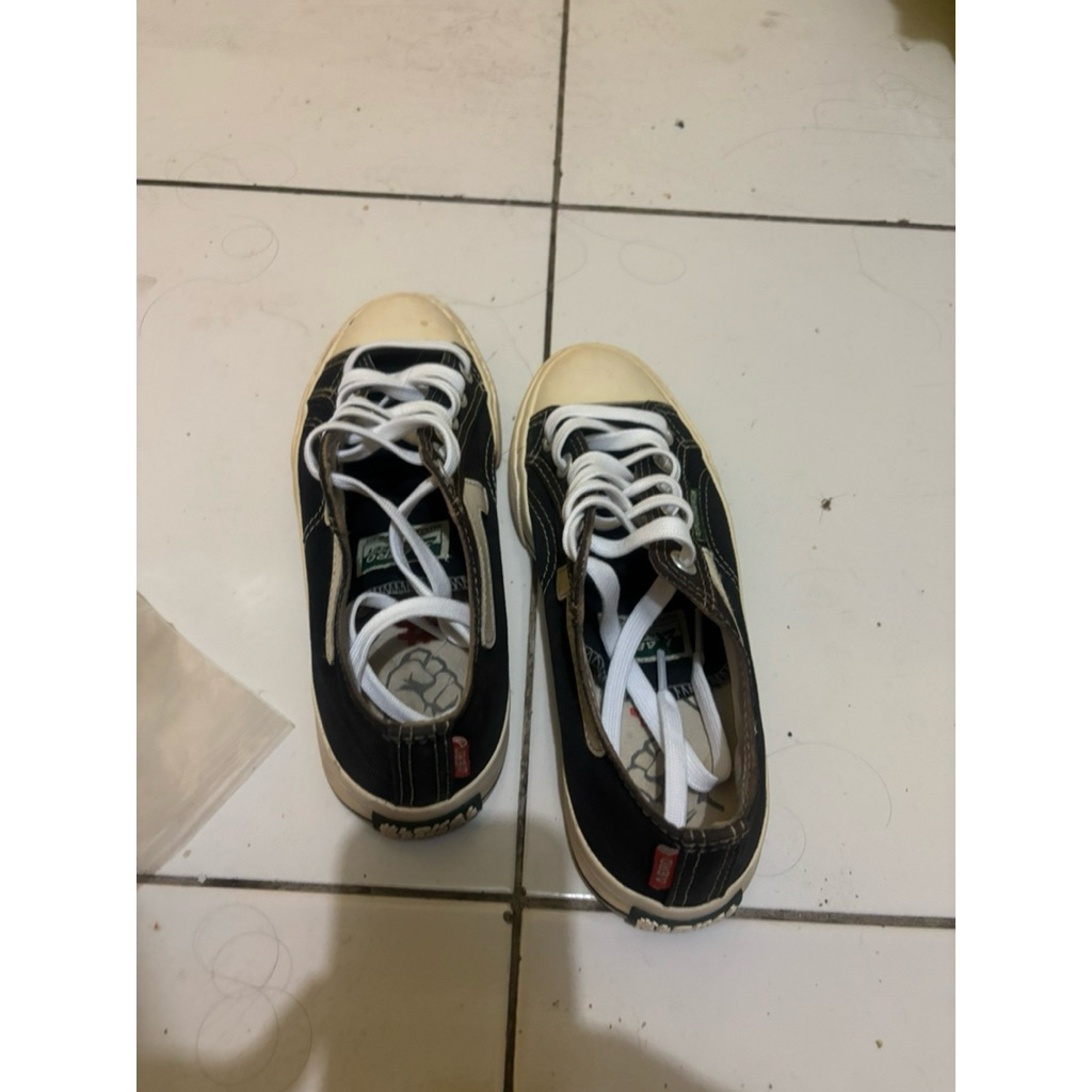 preloved ; SNEAKERS AEROSTREET