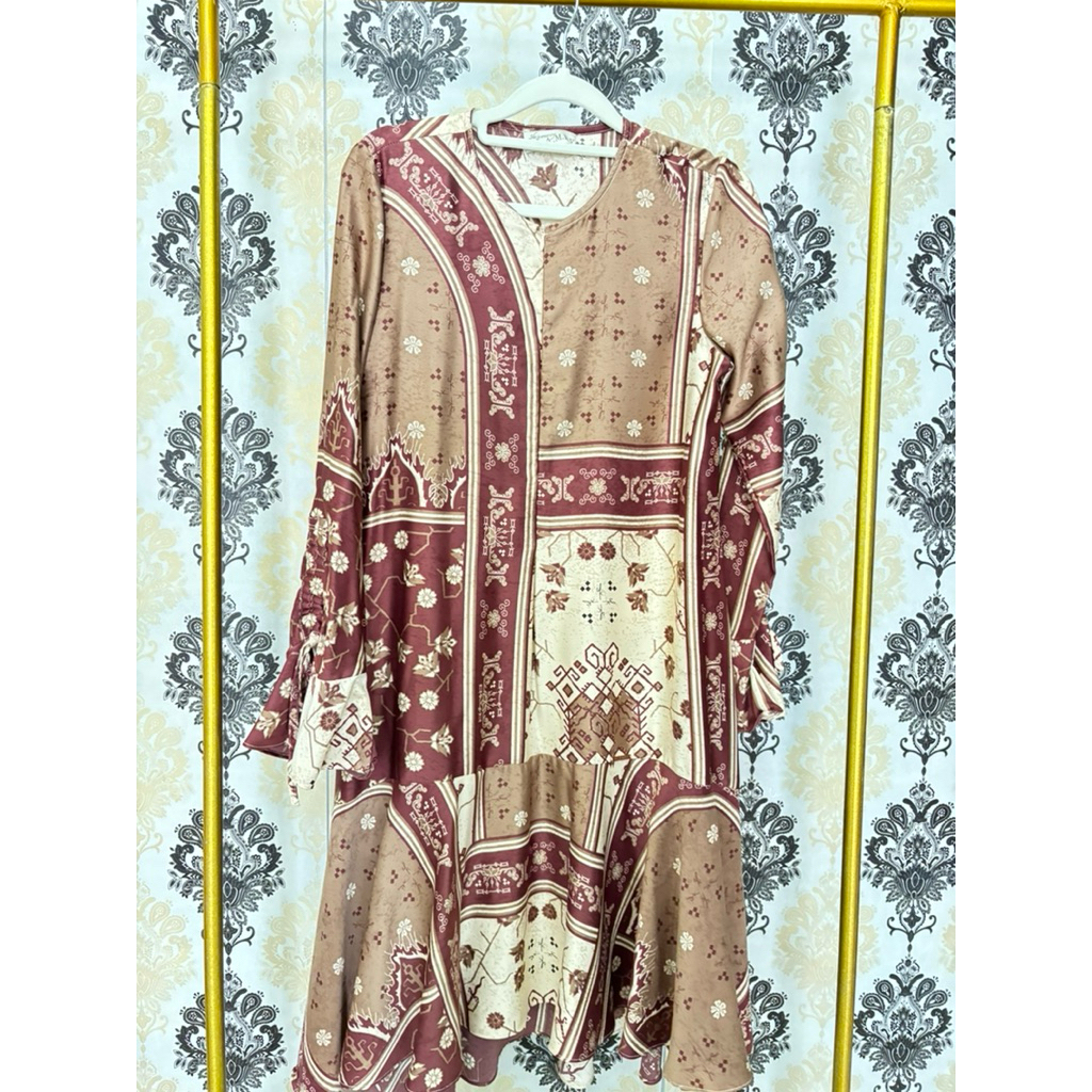 PL agnia tunik maroon wearing klamby