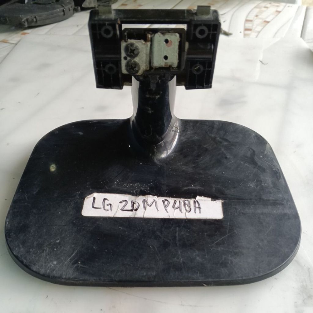 dudukan atau kaki Monitor LG 20M48A