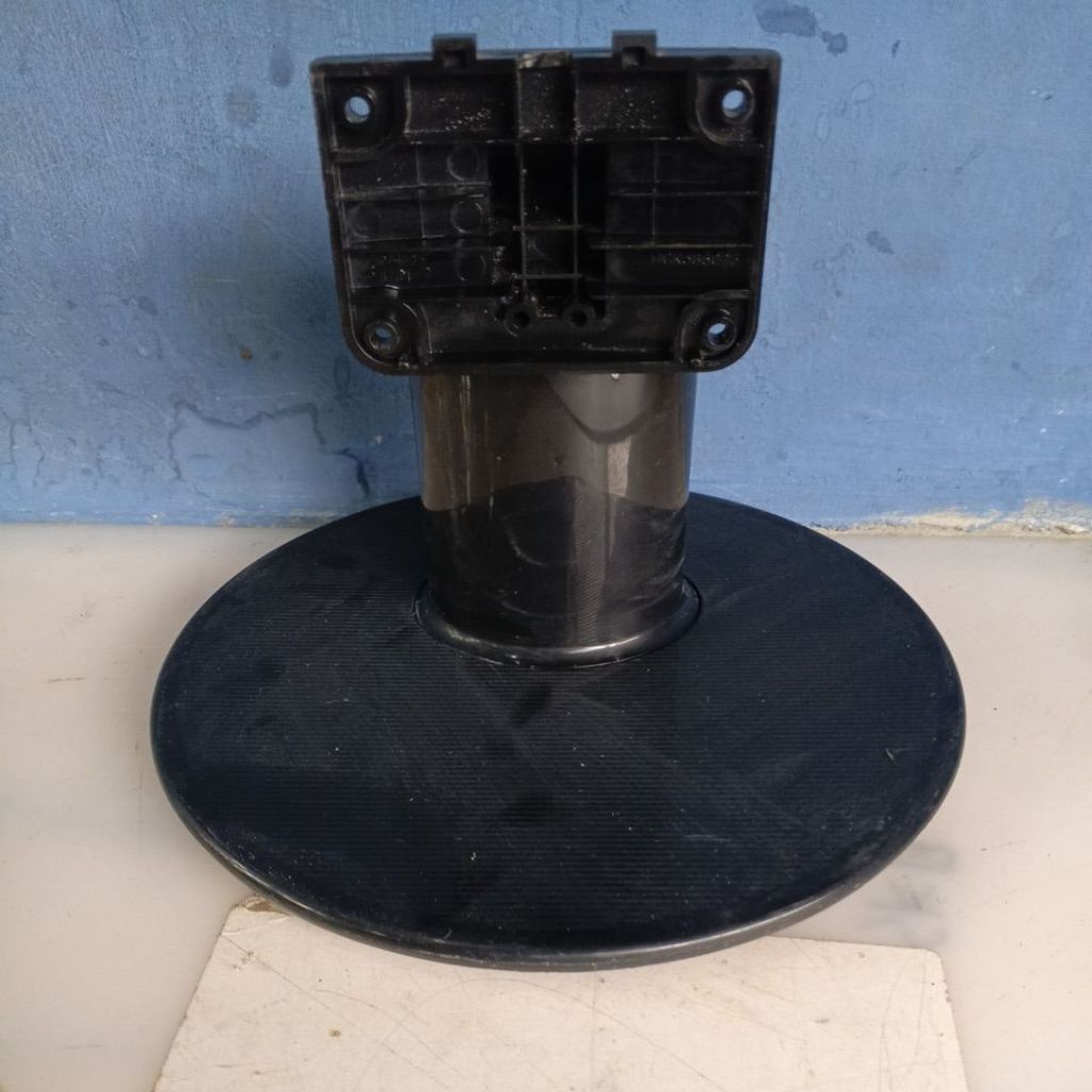 dudukan atau kaki Monitor LG Flatron L177WBS