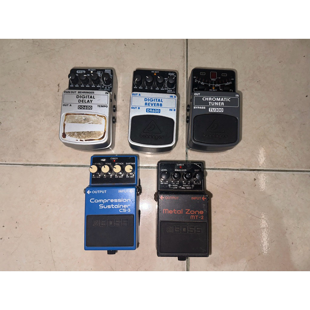 Boss MT-2 , Boss CS-3 , Behringer DD600,DR600,TU300