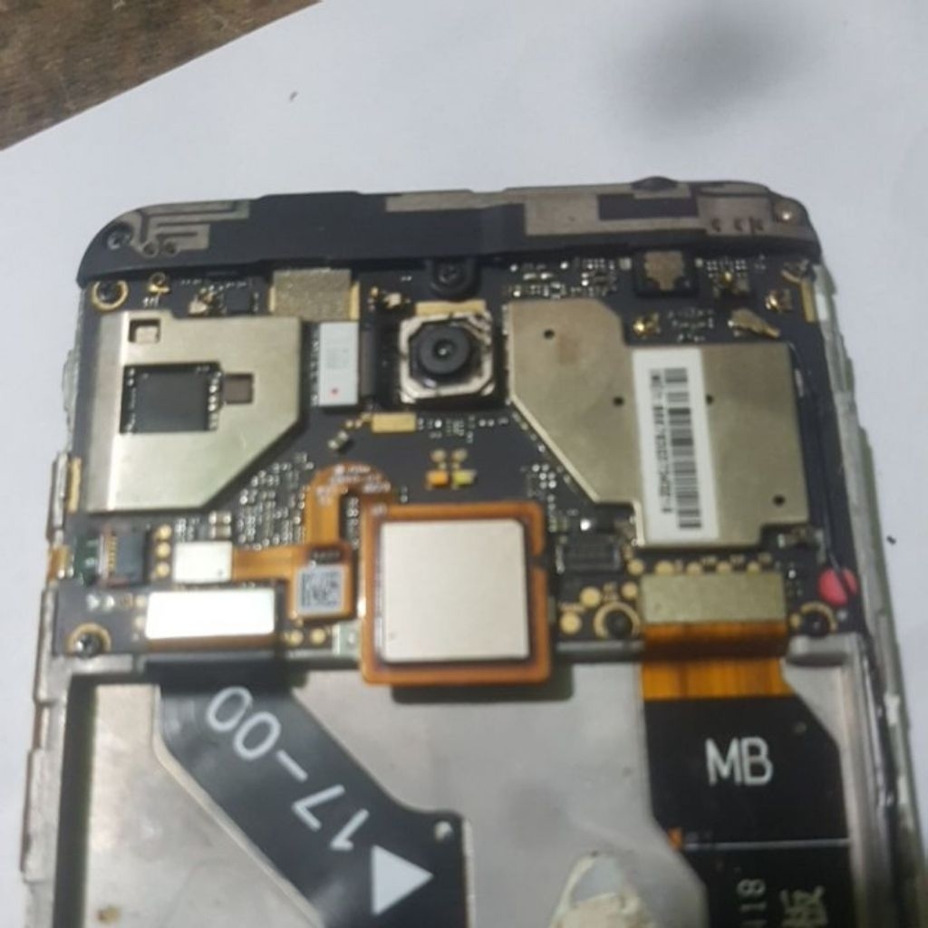 REDMI 5 PLUS RAM 3/32 minus lcd