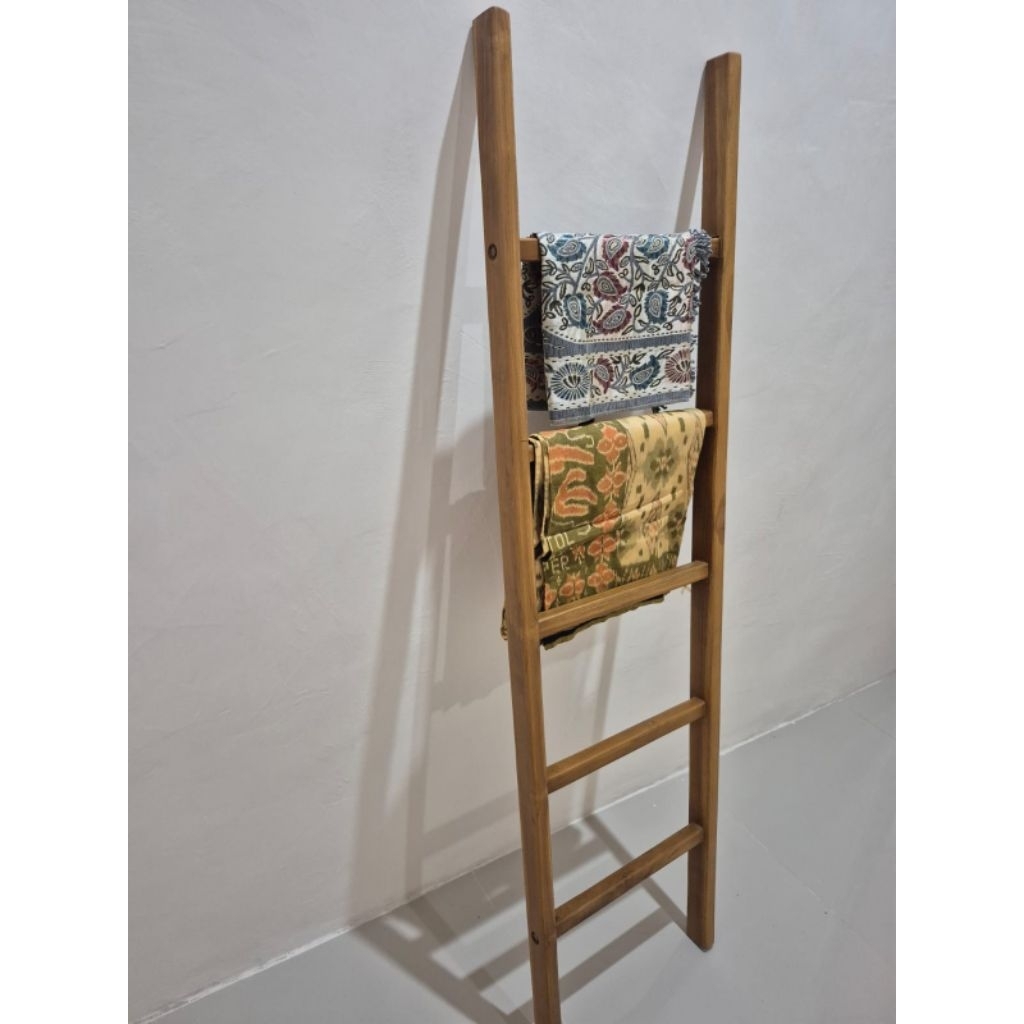 rak mukenah kayu jati-tempat mukenah