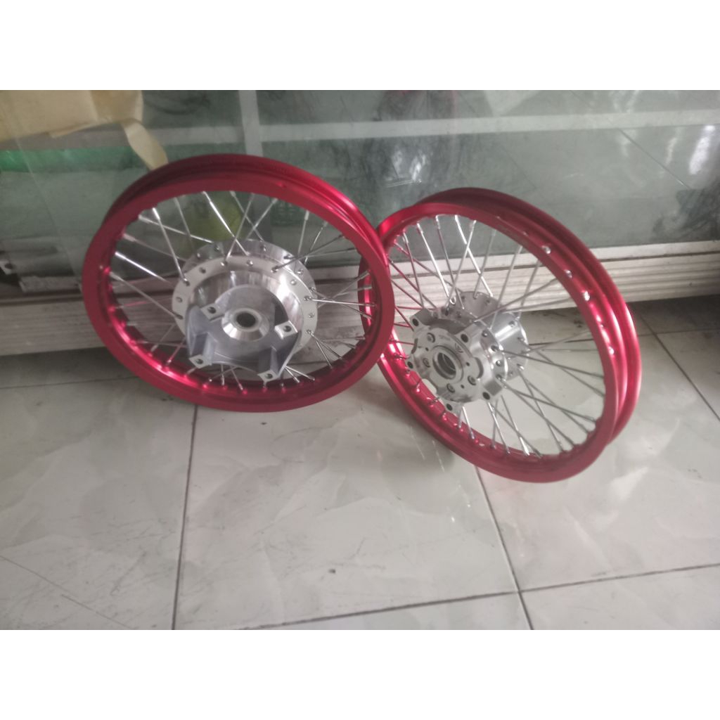 velg variasi v Rossi Honda PCX 150 ring14x185/160