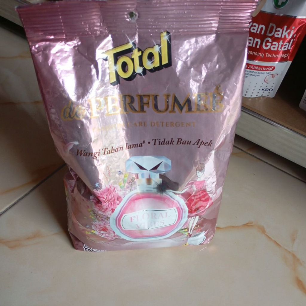 deterjen bubuk total 700g