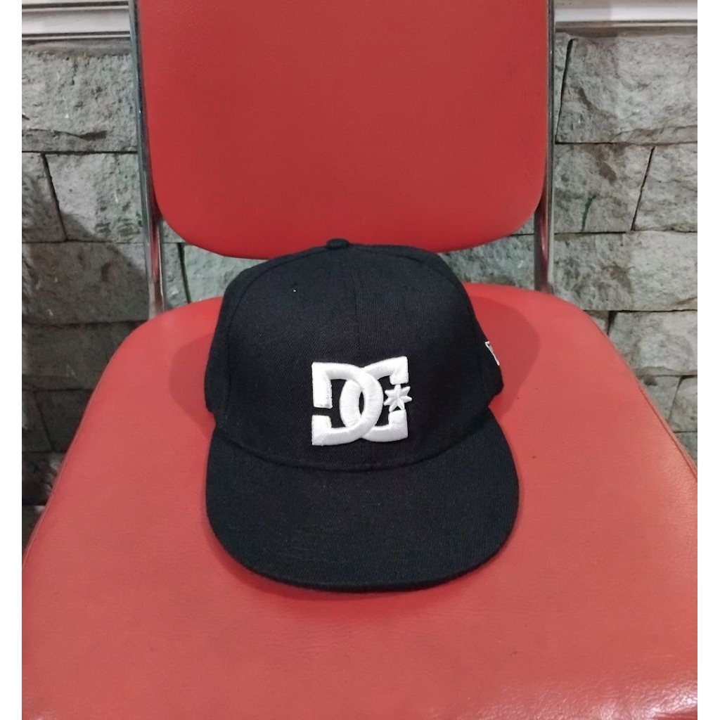 Topi pria wanita DC second