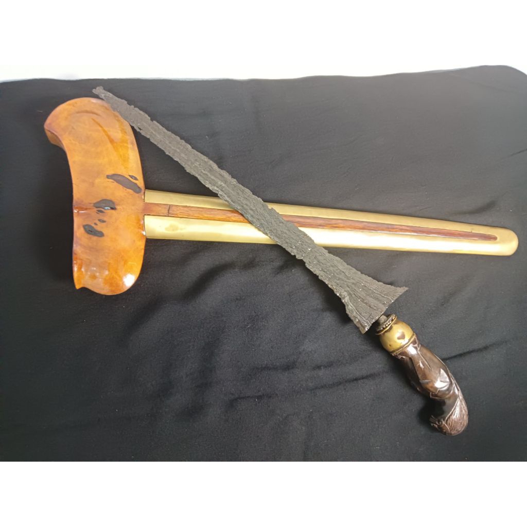 Keris Tilamsari wingit sepuh pamor tejo kinurung