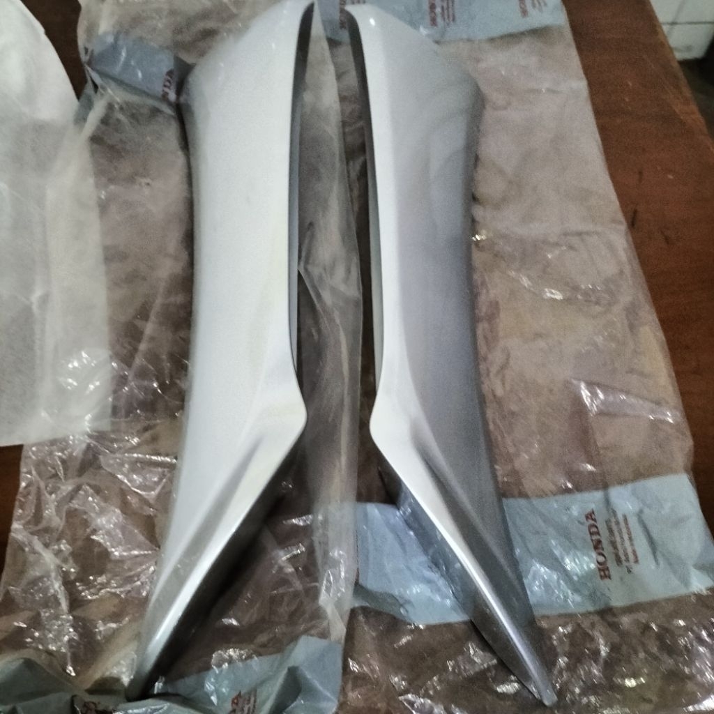 SAYAP LUAR SILVER SUPRA X125 LAMA GEN 1 ORIGINAL AHM ASLI