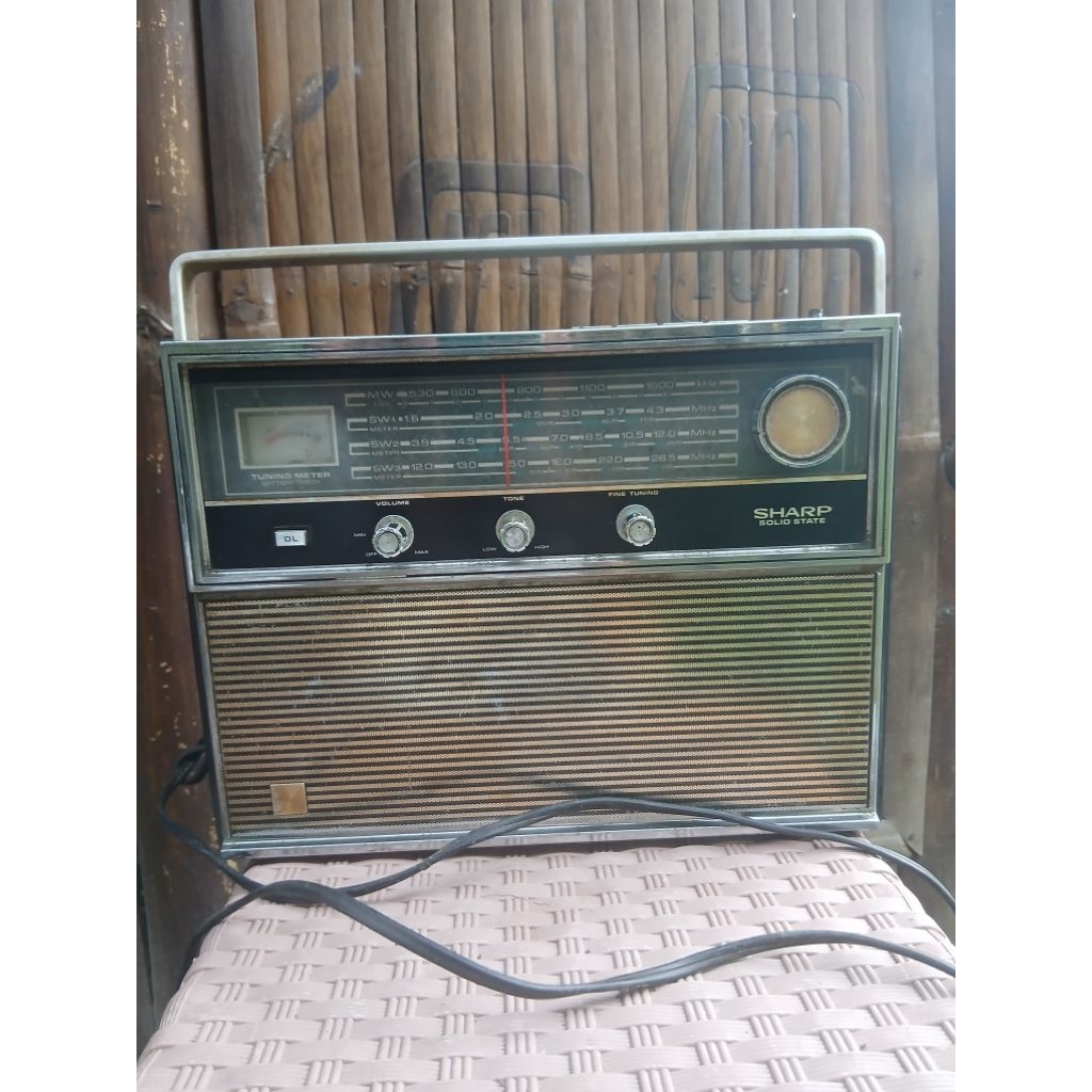 Radio Sharp 245rb jadul antik vintage lawas kuno display dianggap mati