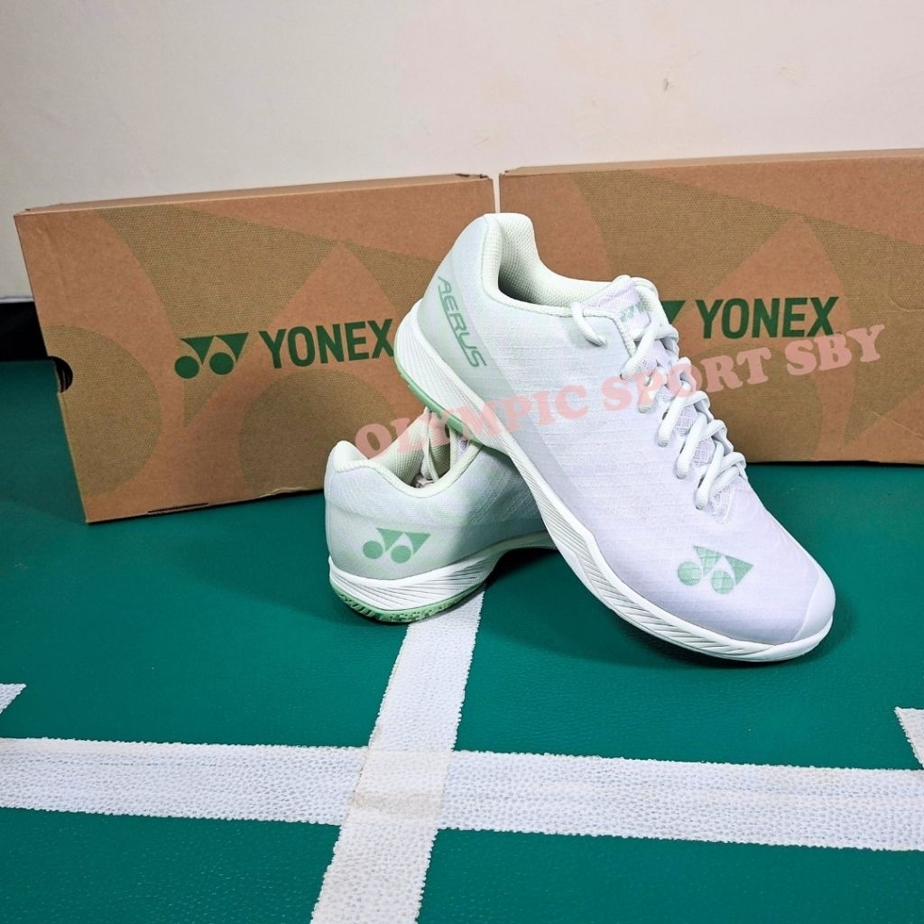 Sepatu bulutangkis Yonex AerusZ2 Wide white green / SHBAZ2 Wide