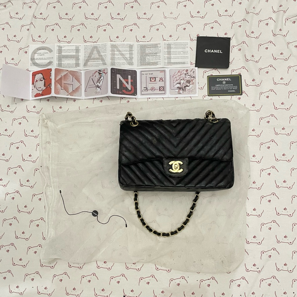 chanel medium classic handbag black caviar