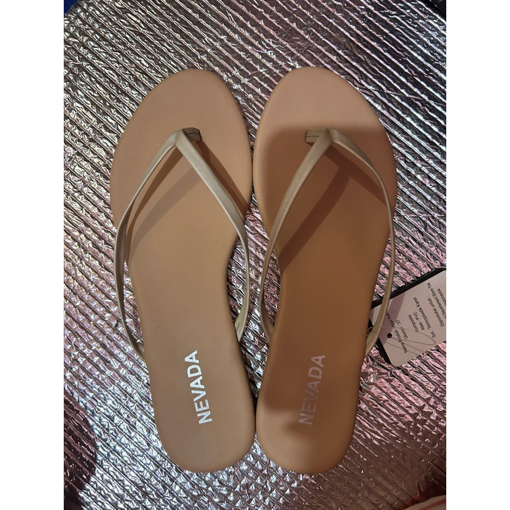 sendal jepit merek nevada