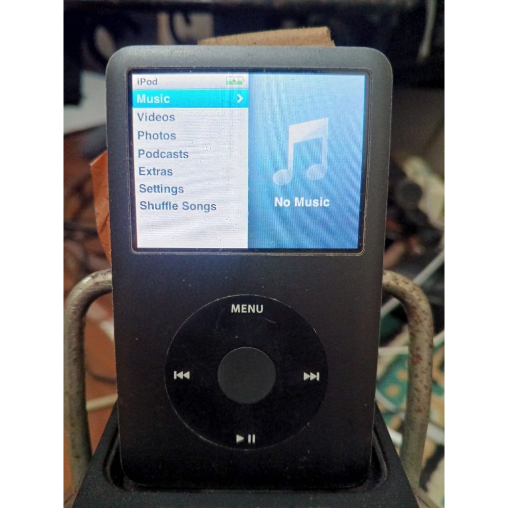 Apple music ipod classic original gen 7 (generasi 7 terakhir). 120GB. Mesin Normal hidup. LCD normal