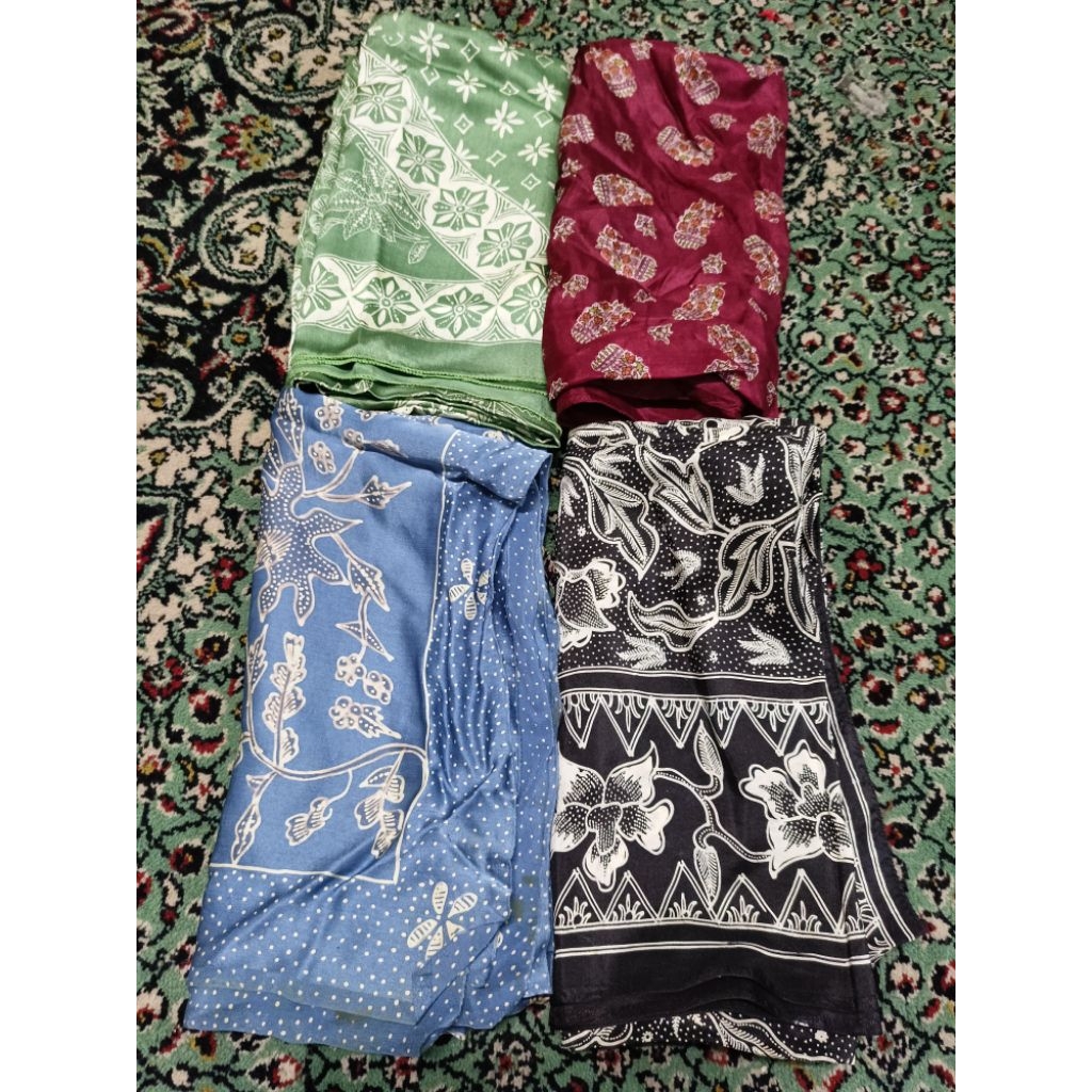Preloved hijab motif